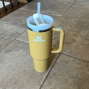 Used Stanley quencher 40oz